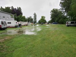 Zeltplatz nach dem Regenschauer